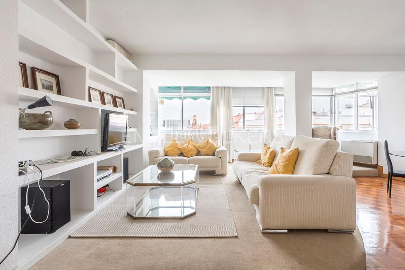 Foto df6894a1-d491-49fd-9091-62b2129bacef. Apartamento exclusivo piso con 2 terrazas para reformar en conde duque en Madrid