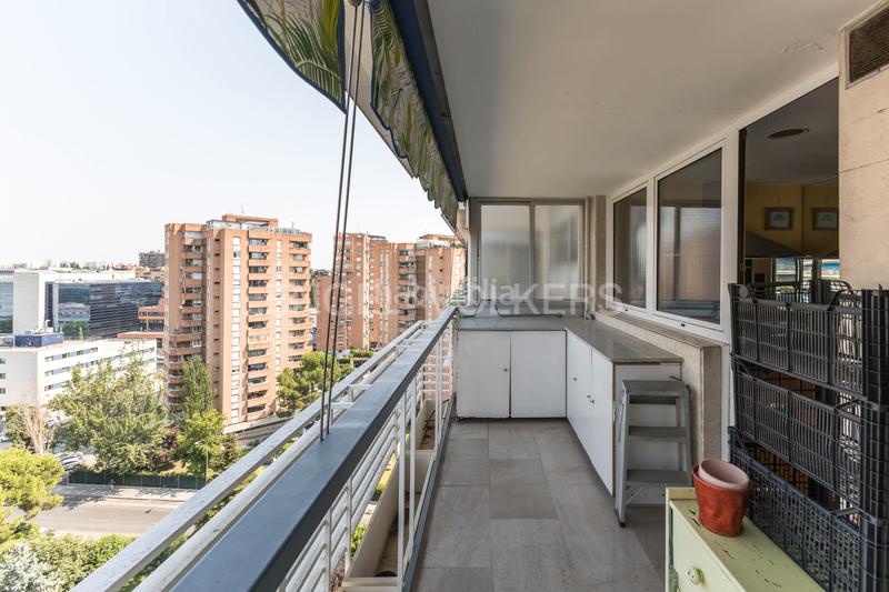 Foto 03aeee1b-3d48-4767-885d-2dd78c890ac0. Apartamento exclusivo piso con terrazas, piscina y zonas deportivas en el corazón de ciudad lineal. en Madrid