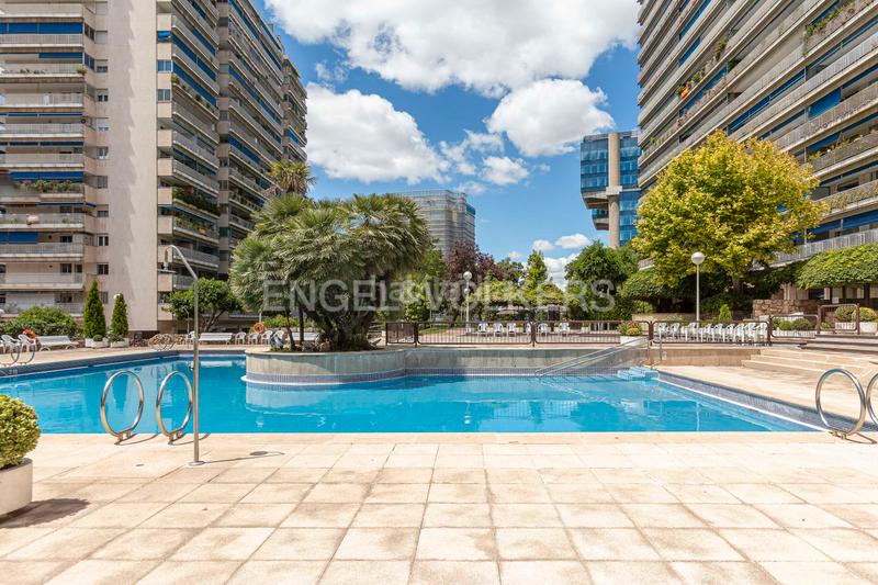 Foto 3aead1d7-c826-4f32-a0ef-abb0cc8c5541. Apartamento exclusivo piso con terrazas, piscina y zonas deportivas en el corazón de ciudad lineal. en Madrid