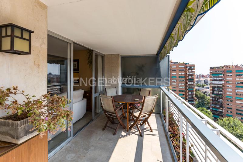 Foto 5ce93c88-6fbd-4024-bc39-7103c747b7c6. Apartamento exclusivo piso con terrazas, piscina y zonas deportivas en el corazón de ciudad lineal. en Madrid