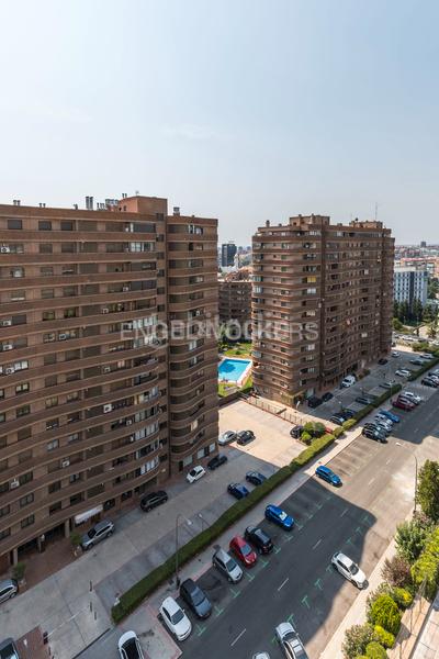 Foto 5dc141e7-aefa-4720-a9dd-6c59f3c46713. Apartamento exclusivo piso con terrazas, piscina y zonas deportivas en el corazón de ciudad lineal. en Madrid