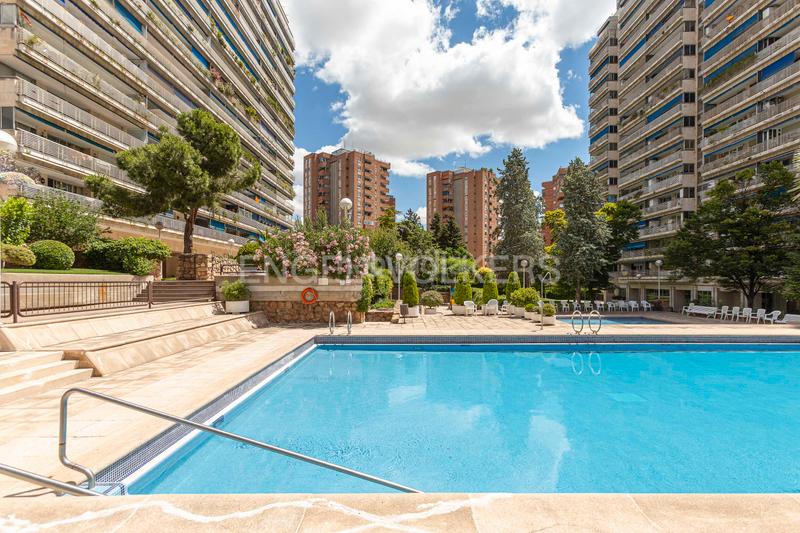 Foto 7a179fdb-1c9d-4db8-a8a2-995f3339faac. Apartamento exclusivo piso con terrazas, piscina y zonas deportivas en el corazón de ciudad lineal. en Madrid