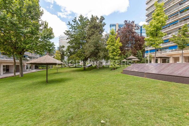 Foto fa70e6b7-33b8-4f43-af18-cafe67eab99a. Apartamento exclusivo piso con terrazas, piscina y zonas deportivas en el corazón de ciudad lineal. en Madrid