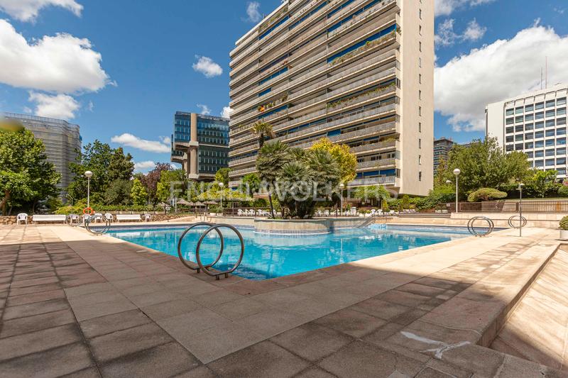 Foto fb3ba4c9-739f-4efd-bb42-6b51c331b0b9. Apartamento exclusivo piso con terrazas, piscina y zonas deportivas en el corazón de ciudad lineal. en Madrid