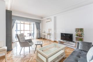 Location Appartement à Almenara-Ventilla. Hermoso piso amueblado con terraza y garaje paseo de la castella