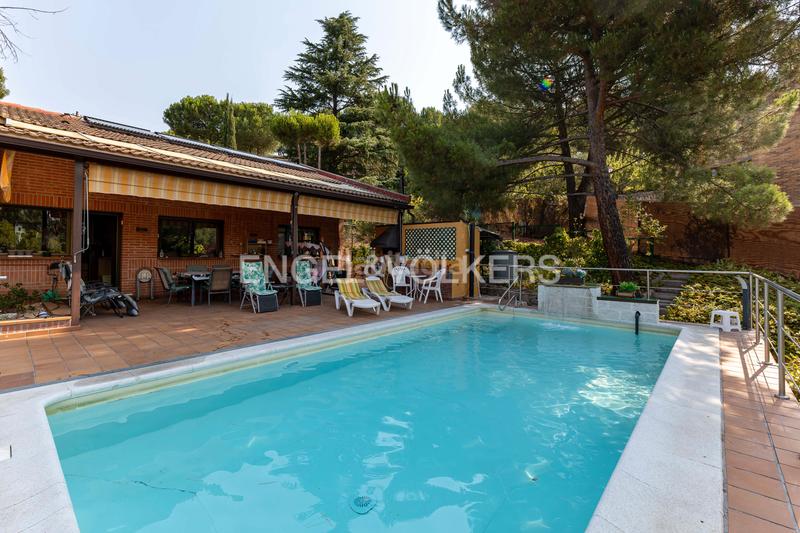 Foto 1eccbbdf-6c81-4c5e-a95d-543e26bd9417. Casa amb calefacció aparcament a Parquelagos-Puente Nuevo Galapagar