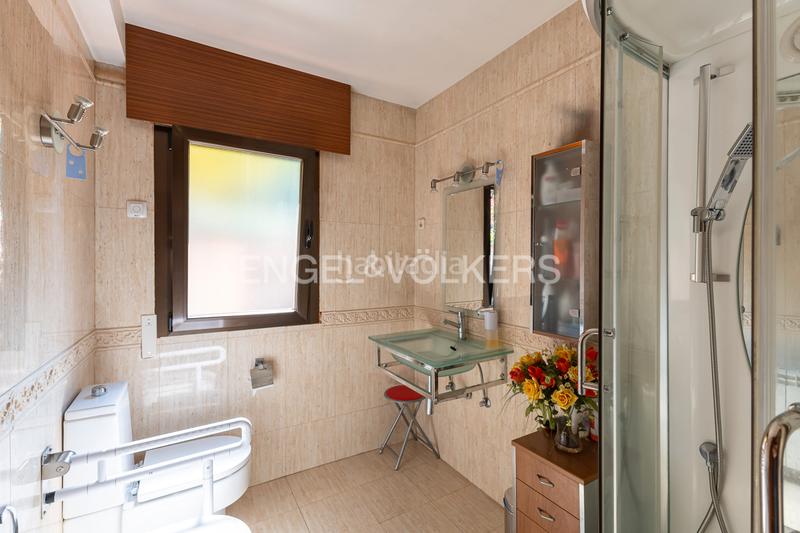 Foto 4f835626-8af6-425f-883a-ff216b3dca79. Casa amb calefacció aparcament a Parquelagos-Puente Nuevo Galapagar