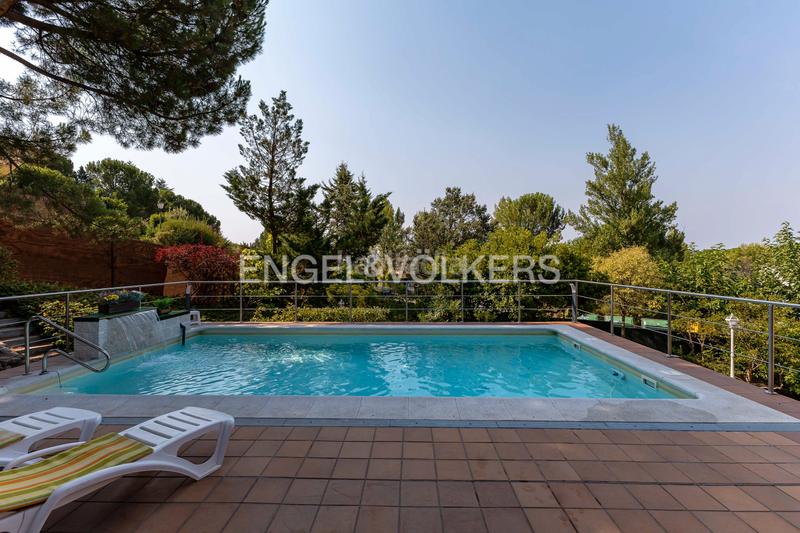 Foto 66cf76a2-5b5a-4066-9c8c-75bafd46d3d8. Casa amb calefacció aparcament a Parquelagos-Puente Nuevo Galapagar