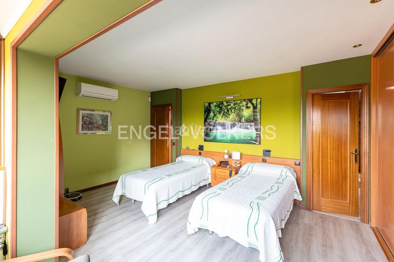 Foto 9d804ec6-bdd6-4af0-816d-3fb598c5b9e5. Casa amb calefacció aparcament a Parquelagos-Puente Nuevo Galapagar