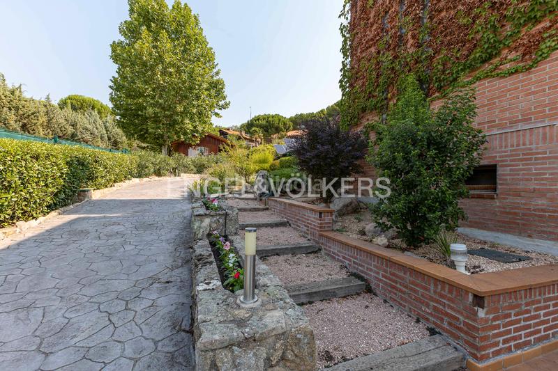 Foto d58724dc-df3a-4a19-80e4-c6f888c6fc4a. Casa amb calefacció aparcament a Parquelagos-Puente Nuevo Galapagar