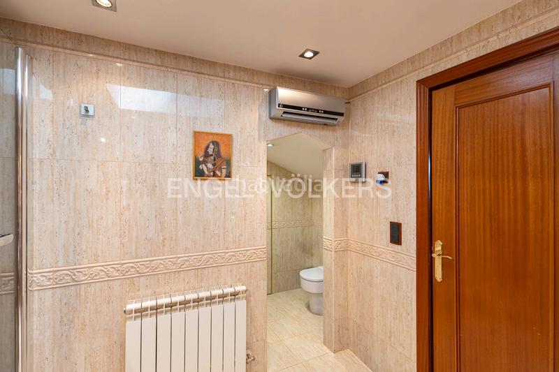 Foto d63ed397-6bc0-4f6d-8797-ed1ffbd59efc. Casa amb calefacció aparcament a Parquelagos-Puente Nuevo Galapagar