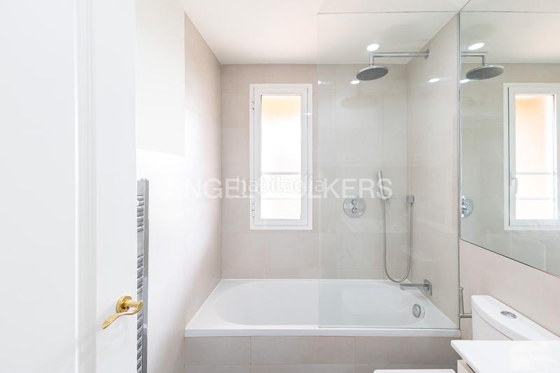 Foto 04c04872-ceb2-49da-9364-204d06bd09cb. Apartament amb calefacció aparcament piscina a Norte Alcobendas
