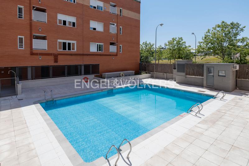 Foto bddb8062-4365-4e63-a073-06827b9ee1e1. Apartament amb calefacció aparcament piscina a Norte Alcobendas
