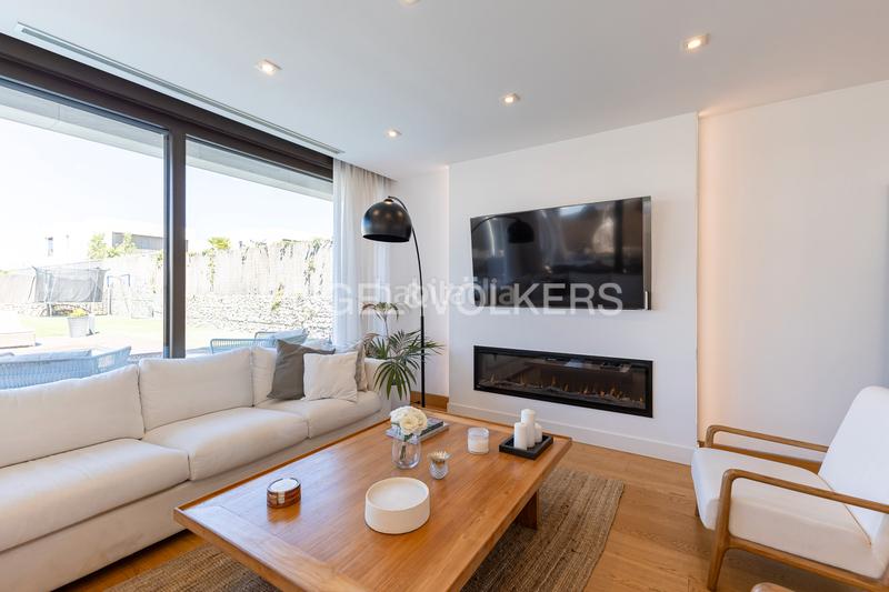 Foto 4270828f-fd4e-4091-ba34-90140788a257. Alquiler casa magnífico chalet en alquiler en satélites en Majadahonda
