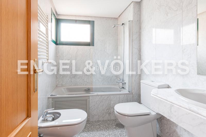 Foto 166976e2-10c9-48ff-9840-3f11c2cbfdbd. Lloguer apartament amb calefacció aparcament piscina a Madrid