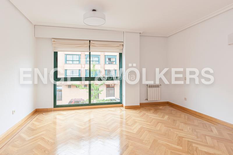 Foto 20068df7-cd35-412d-91da-81a282c989a8. Lloguer apartament amb calefacció aparcament piscina a Madrid