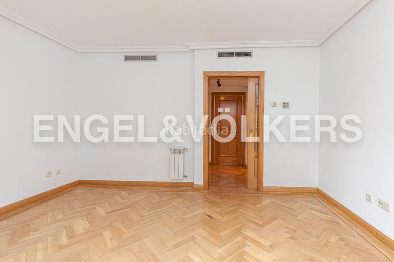 Foto 36de3af8-3984-4c33-b78f-e40091df131f. Lloguer apartament amb calefacció aparcament piscina a Madrid