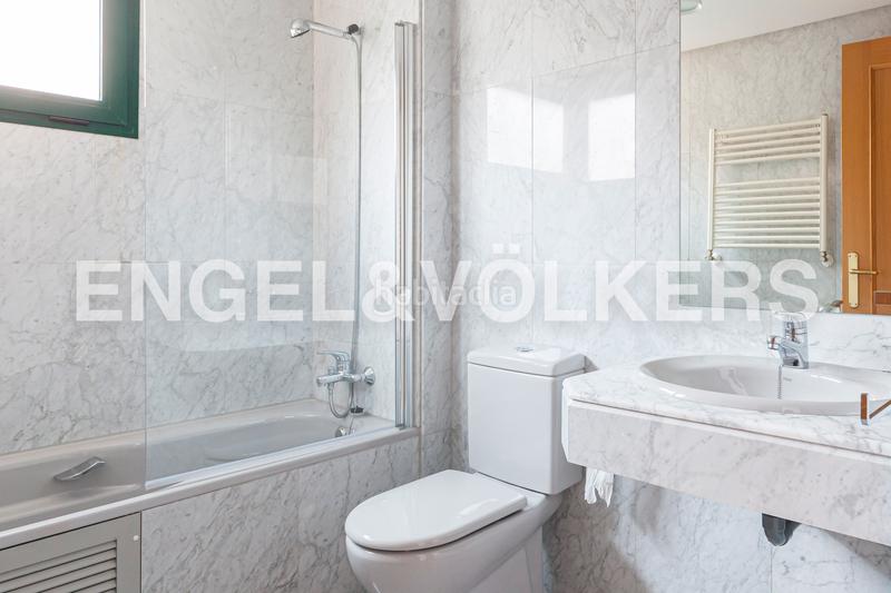 Foto 41bf052a-2693-4caa-bde4-55ffc62b8d93. Lloguer apartament amb calefacció aparcament piscina a Madrid