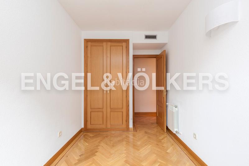 Foto f60bdef6-190c-45e9-ae68-1161f501cfc2. Lloguer apartament amb calefacció aparcament piscina a Madrid