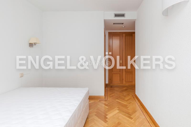 Foto f76aba6f-9a1f-46f7-8e82-b0b02960f38e. Lloguer apartament amb calefacció aparcament piscina a Madrid