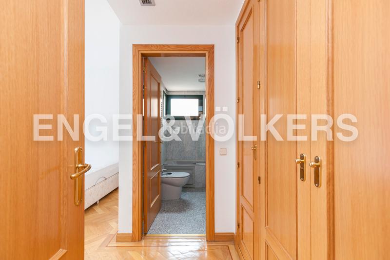 Foto fef44fcf-e30e-4e50-b642-895117dd73f8. Lloguer apartament amb calefacció aparcament piscina a Madrid