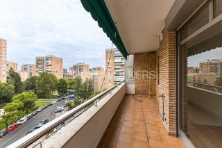 Lloguer Apartament a Costillares. Piso amplio y luminoso, cuatro dormitorios y trastero en costill