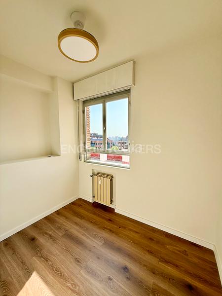 Foto 4135a85a-31ab-474a-8caf-f5cf0ec1d2d8. Alquiler apartamento piso amplio y luminoso, tres dormitorios y trastero en Costillares. en Madrid