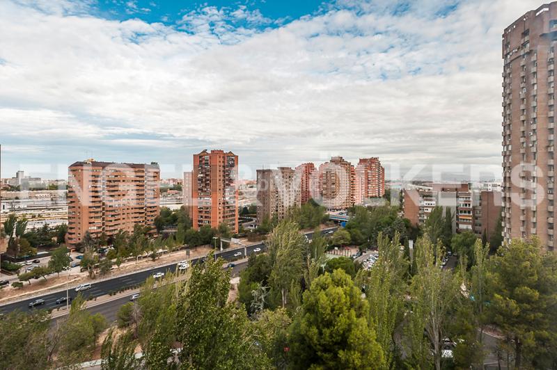 Foto 77c1a430-d52c-4d5f-b9a4-ca904cb1d3dc. Alquiler apartamento piso amplio y luminoso, tres dormitorios y trastero en Costillares. en Madrid