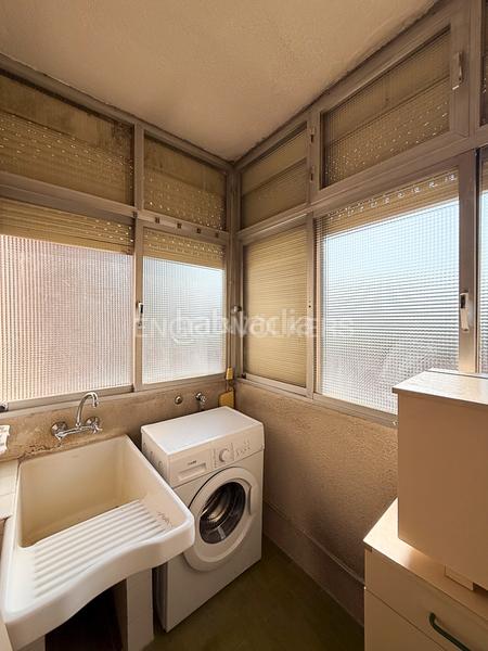 Foto c4408fd5-5866-4e10-af30-5ab22e1af9b3. Alquiler apartamento piso amplio y luminoso, tres dormitorios y trastero en Costillares. en Madrid