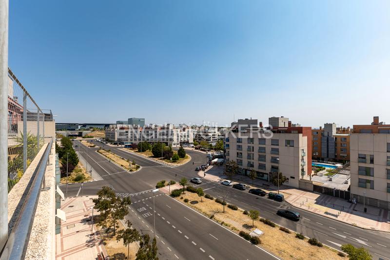 Foto fb22c848-c66f-4439-8f57-9f5b4dc3dbcd. Ático exclusivo atico reformado con terraza en Las Tablas en Madrid