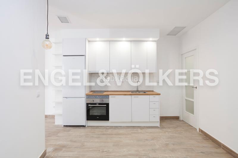 Foto 39ef3b0c-06d4-4c6c-b69a-f48c9e8b4d21. Alquiler apartamento exclusivo apartamento histórico modernizado en Sol, lujo urbano y confort en el corazón cultural de la ciudad en Madrid