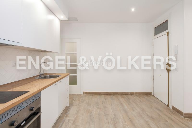 Foto 74519d9b-040d-4334-938c-44e7de4a11eb. Alquiler apartamento exclusivo apartamento histórico modernizado en Sol, lujo urbano y confort en el corazón cultural de la ciudad en Madrid