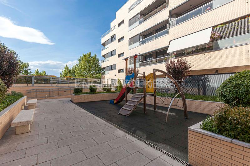 Foto 1f4ea8c5-a2be-4c87-ab31-6ff783620e46. Alquiler ático piso con terraza, piscina, garaje y trastero en Madrid