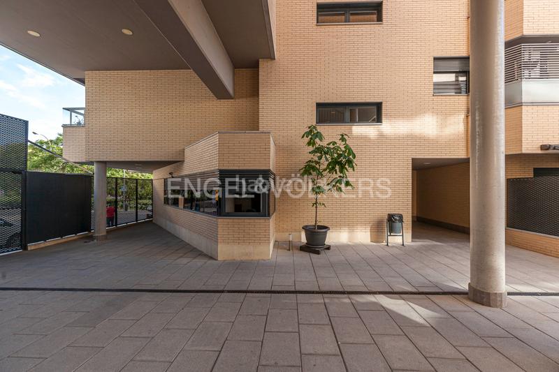 Foto 73e98874-f2fa-4711-9e11-dbd11503b948. Alquiler ático piso con terraza, piscina, garaje y trastero en Madrid