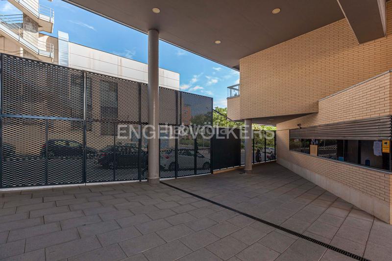 Foto b32e612f-2df3-469c-99a6-bda9abe88120. Alquiler ático piso con terraza, piscina, garaje y trastero en Madrid