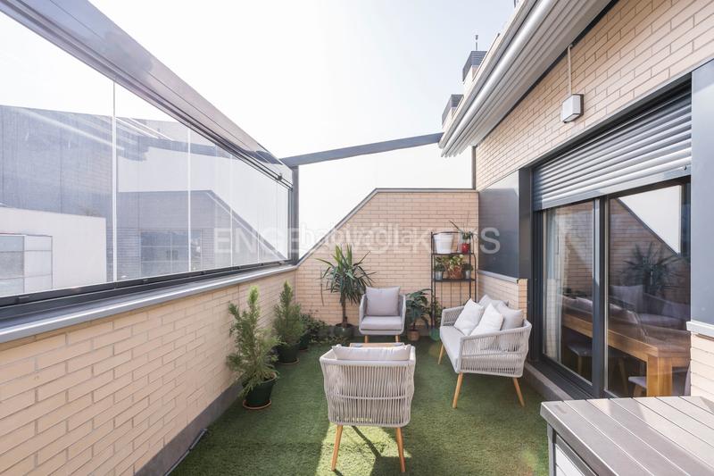 Foto bc4b8305-bb20-4bfc-bbfd-495c13cc86d2. Alquiler ático piso con terraza, piscina, garaje y trastero en Madrid
