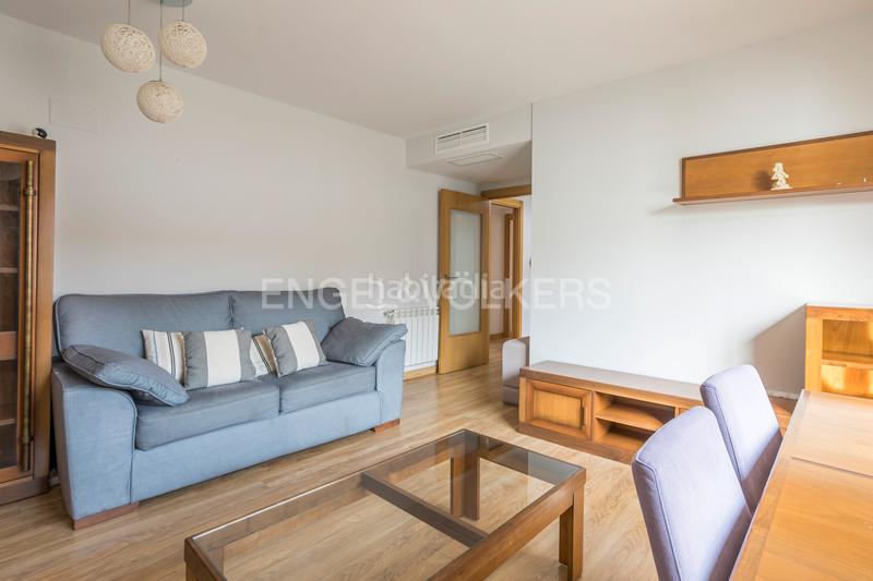 Foto e68b1fbb-8bc0-4611-b2cb-9e818b881c95. Alquiler ático piso con terraza, piscina, garaje y trastero en Madrid