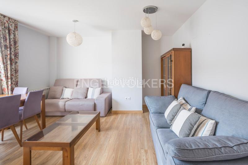 Foto f4245372-6698-40a7-98bd-8c02c4e223d5. Alquiler ático piso con terraza, piscina, garaje y trastero en Madrid