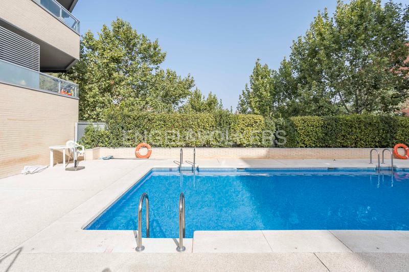 Foto 883c1c18-42b0-48bb-ba0d-cf5731b62b58. Lloguer àtic amb calefacció aparcament piscina a Madrid