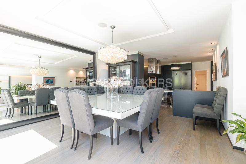 Foto 23767353-64b6-4fb3-be40-f457b5f420a1. Maison avec chauffage parking piscine dans urbanización La Moraleja La Moraleja