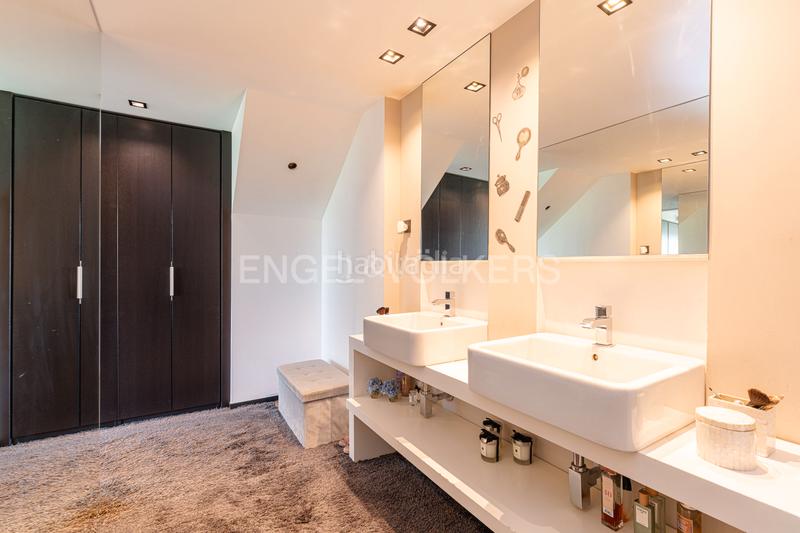 Foto 24ea61b3-7dae-4f51-be0d-2c83652a4106. Maison avec chauffage parking piscine dans urbanización La Moraleja La Moraleja