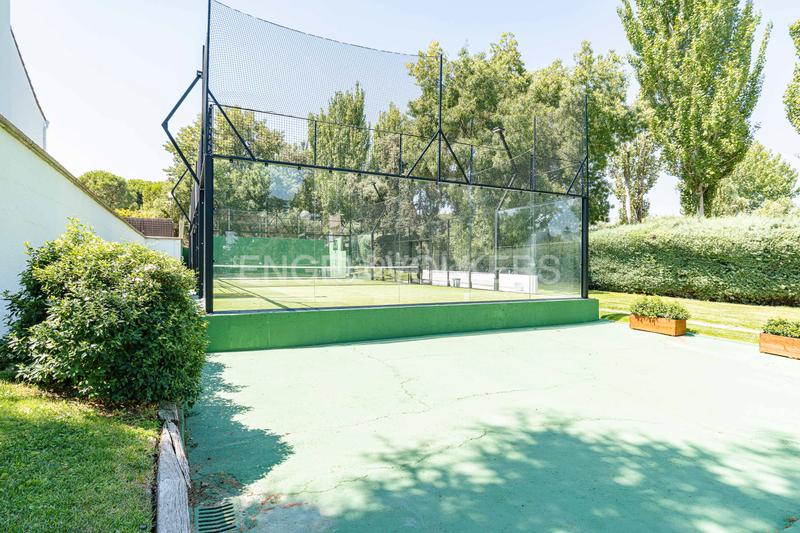 Foto 42dbdebd-5f51-4c4c-b7d5-cac2022859eb. Maison avec chauffage parking piscine dans urbanización La Moraleja La Moraleja