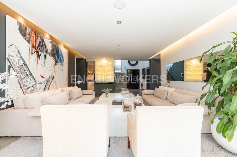 Foto 6034f53f-a395-48ab-895e-60d261211e68. Maison avec chauffage parking piscine dans urbanización La Moraleja La Moraleja