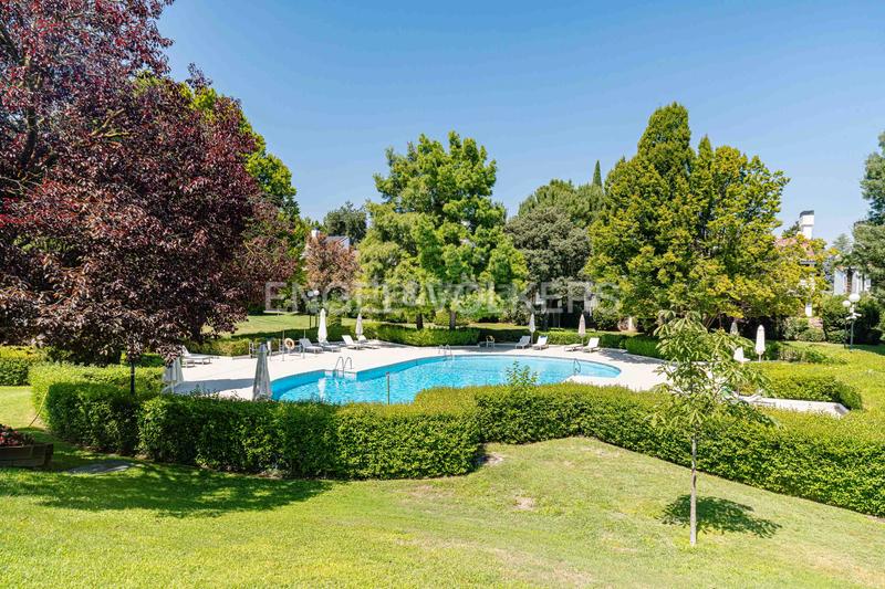 Foto 741ba772-c232-4273-89f5-07a6b23a7a74. Maison avec chauffage parking piscine dans urbanización La Moraleja La Moraleja