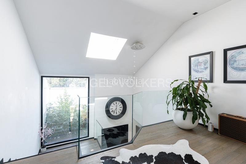 Foto af380efe-c59c-4ddd-9a33-f8355af56109. Maison avec chauffage parking piscine dans urbanización La Moraleja La Moraleja