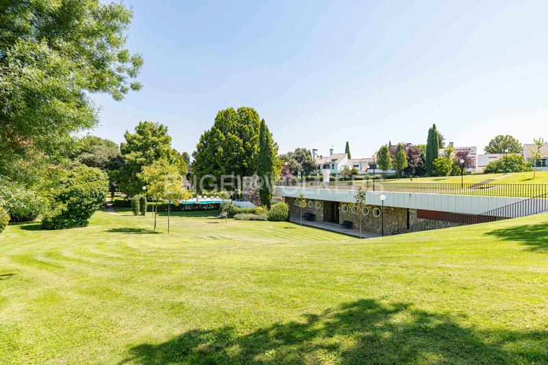 Foto df00cfc3-4d01-4cab-bf10-d7ce6f367735. Maison avec chauffage parking piscine dans urbanización La Moraleja La Moraleja