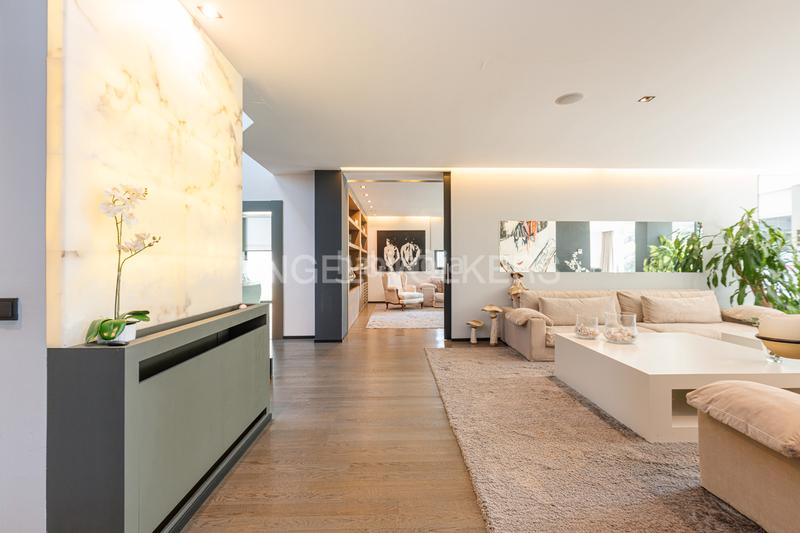 Foto f2c1ede5-17b0-413c-8fb5-cdb4cb31a103. Maison avec chauffage parking piscine dans urbanización La Moraleja La Moraleja