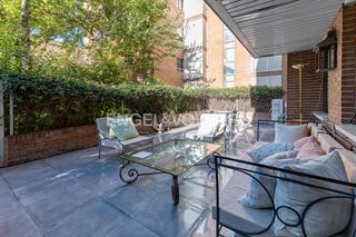 Appartement  Calle de inglaterra. Exclusivo y luminoso bajo en avenida de europa