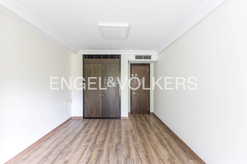 Foto e8c74c2b-54fc-4e01-8c05-6d44c0212998. Miete appartement mit heizung parking in Castellana Madrid