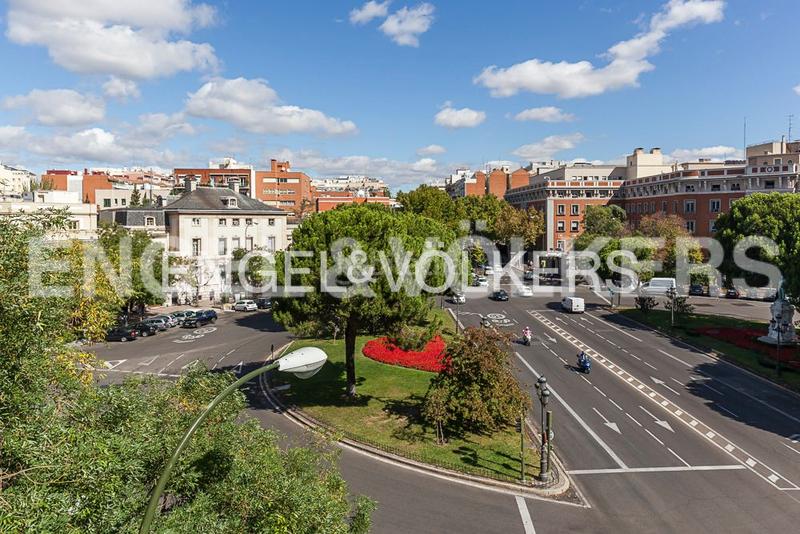 Foto 0b3f6b6b-caea-4c80-9596-aec68bdd2e65. Rent apartment with heating parking in Castellana Madrid